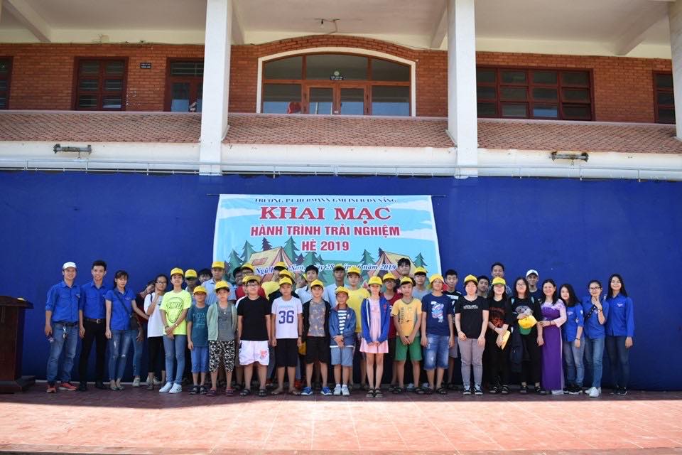 ĐOÀN TRƯỜNG HỌC VỚI NỘI DUNG RÈN LUYỆN VÀ TRANG BỊ KỸ NĂNG THỰC HÀNH XÃ HỘI CHO ĐOÀN VIÊN HỌC SINH